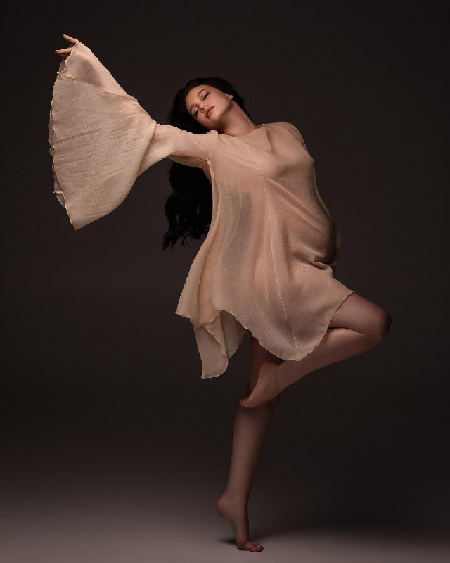 В очікуванні дива: дружина Позитива замилувала стильними фото на останньому місяці вагітності