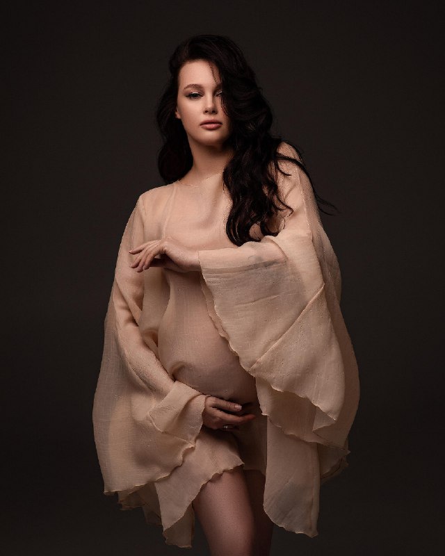 В очікуванні дива: дружина Позитива замилувала стильними фото на останньому місяці вагітності