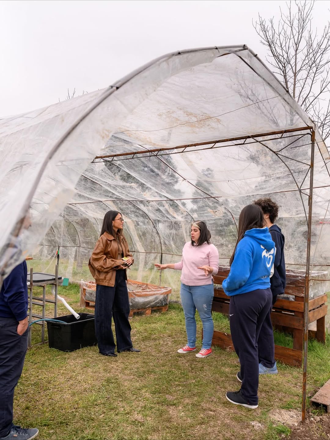 Шкіряні куртки - тренд осені 2025: які фасони та відтінки обирають світові зірки