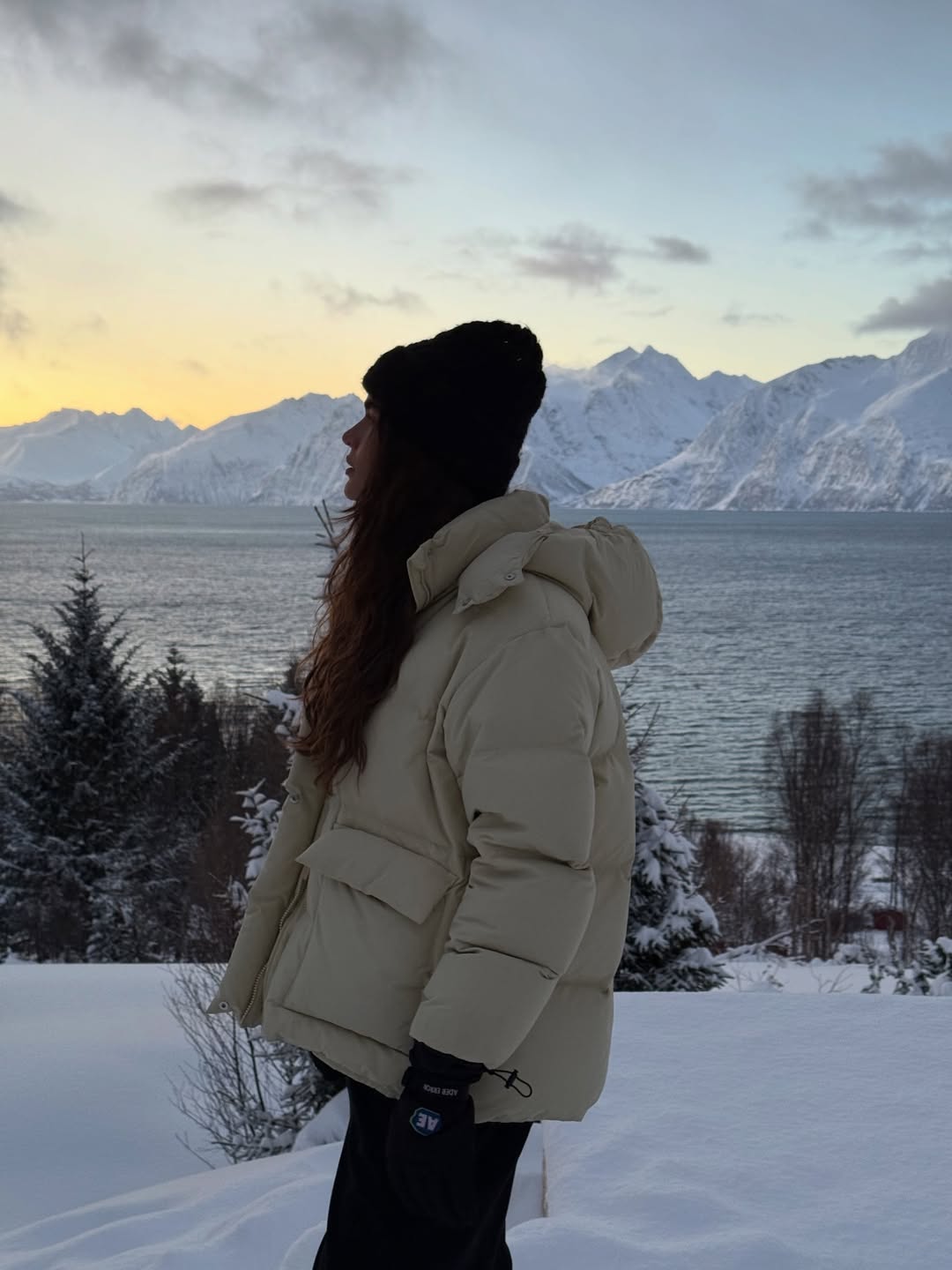 Даша Кацурина показала идеальный пуховик на зиму: стиль и комфорт