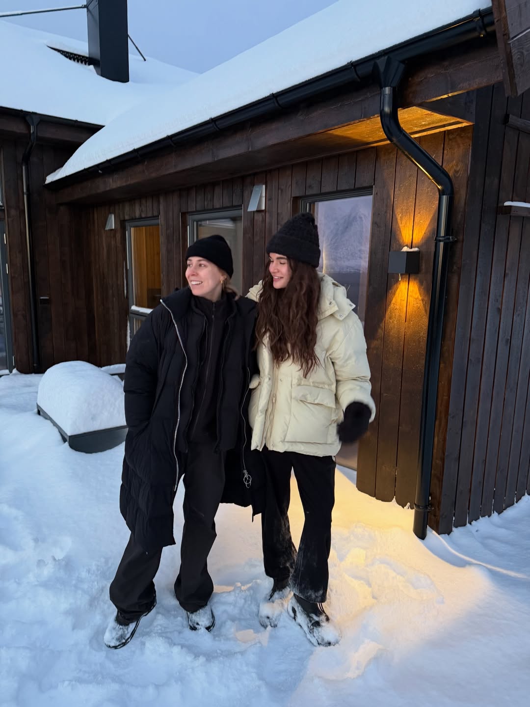 Даша Кацурина показала идеальный пуховик на зиму: стиль и комфорт