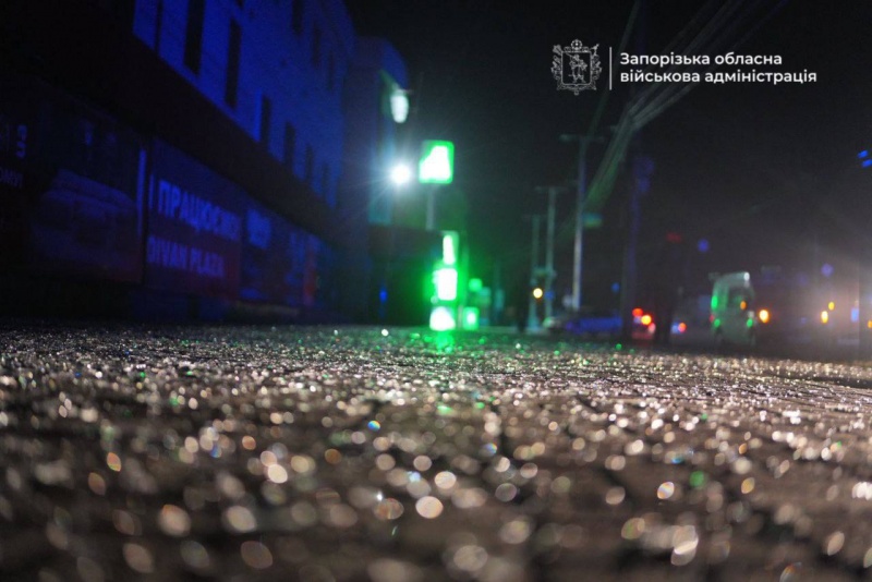 Russian attack on Zaporizhzhia leaves store in ruins and thousands of people without power