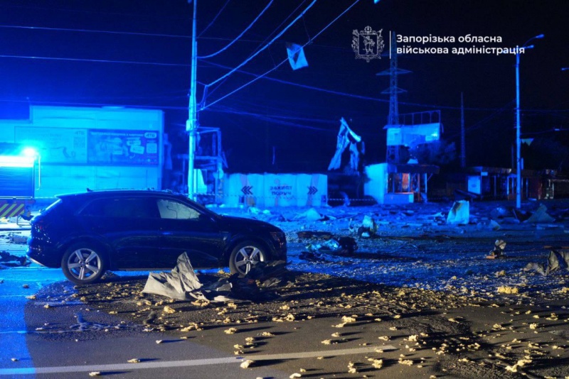 Russian attack on Zaporizhzhia leaves store in ruins and thousands of people without power