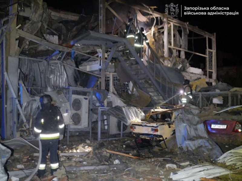 Russian attack on Zaporizhzhia leaves store in ruins and thousands of people without power