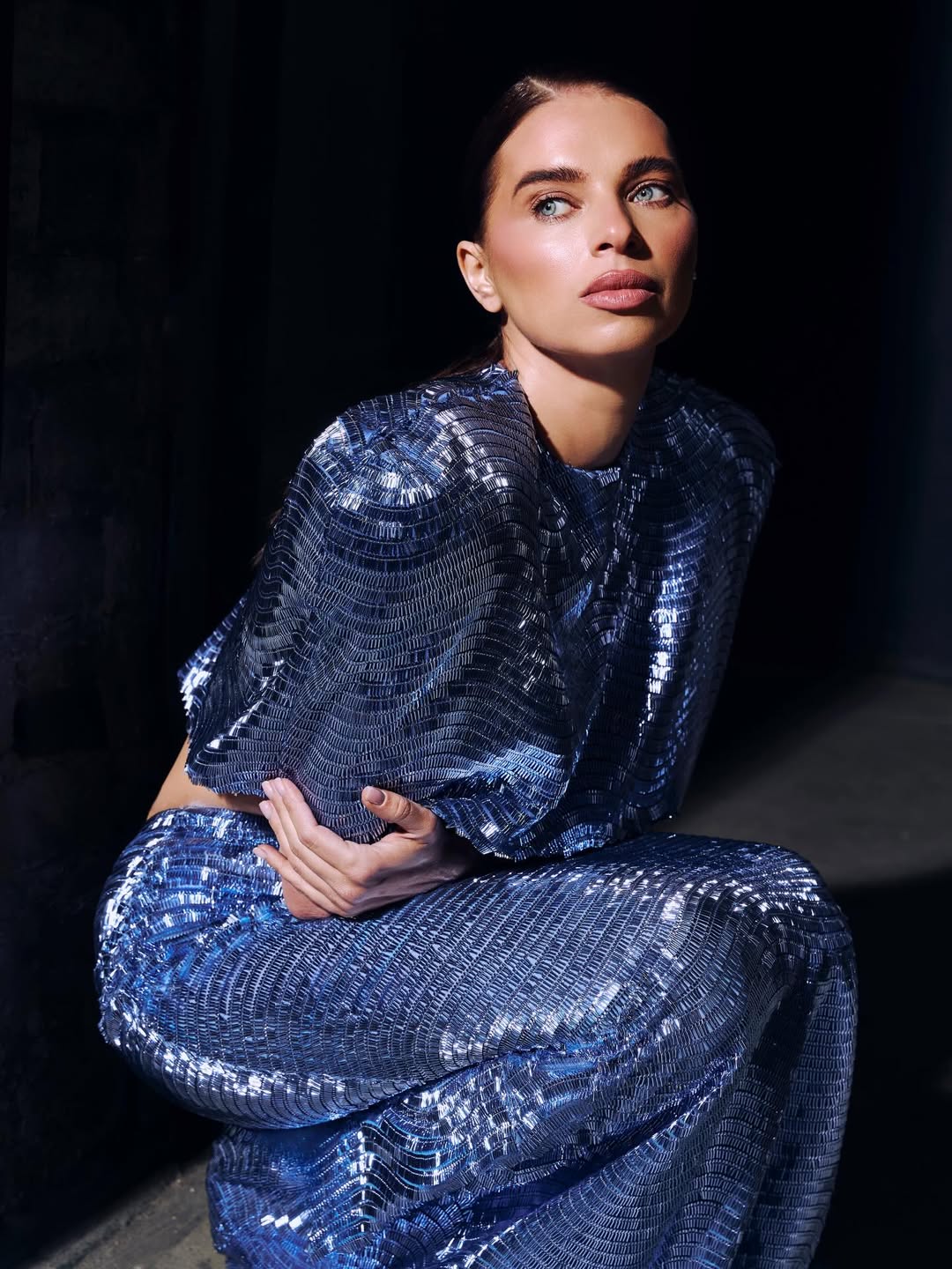 Синий металлик и фасон "русалка": жена Усика поразила праздничным "луком"