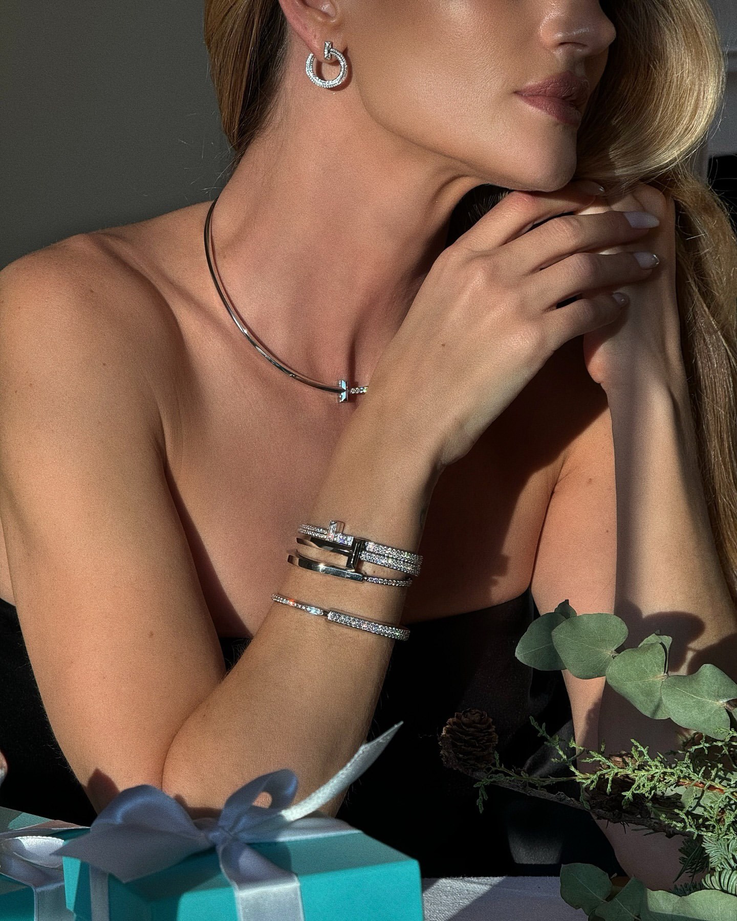 Корсетний топ та довга спідниця: Роузі Гантінгтон-Вайтлі показала образ на Новий рік, який зможе повторити кожна