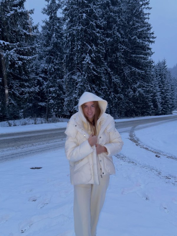 Як виглядати стильно в горах: зимовий total white look від дружини Решетніка