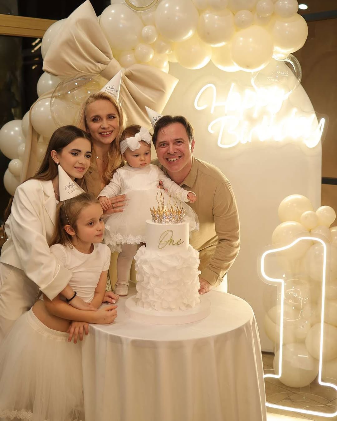 Огромный торт и корона: Лилия Ребрик устроила пышный праздник для самой маленькой дочери