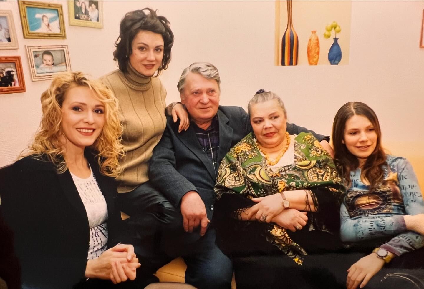 Ольга Сумская очаровала редкими фото покойной мамы в ее день рождения