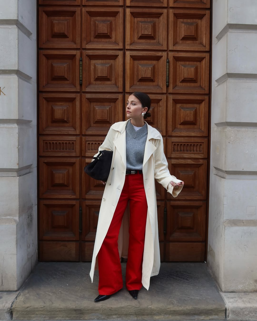 Цей колір светра робить образ дорожчим: наймодніші поєднання зими 2025