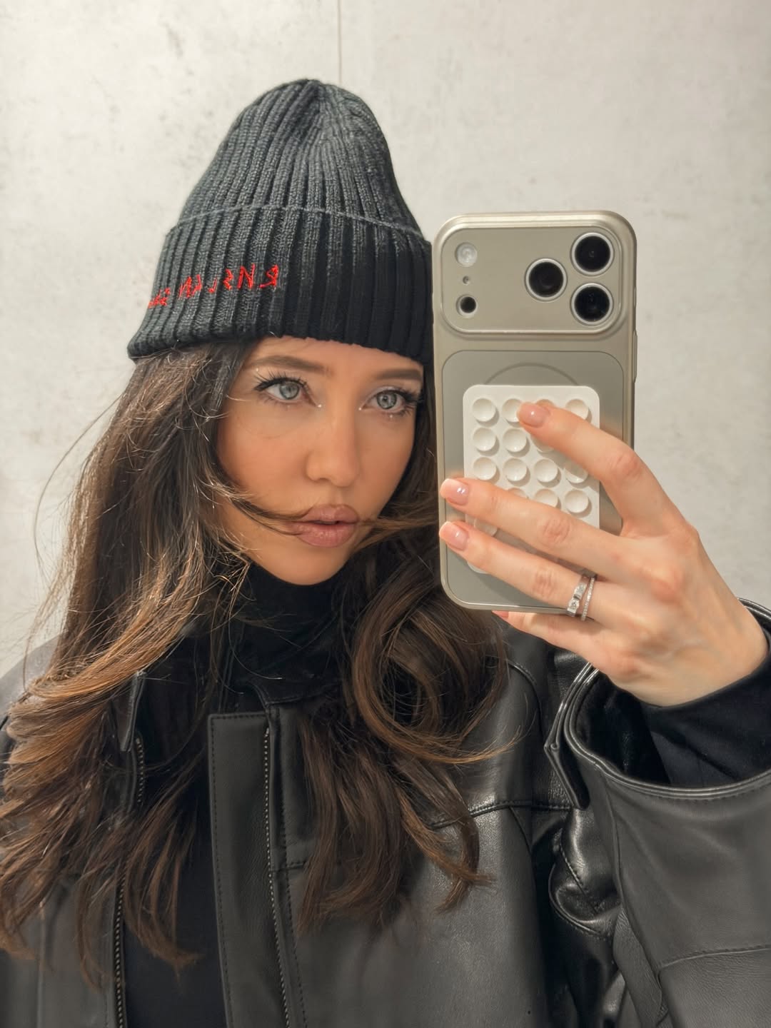 Надя Дорофеева в модной шапке показала главный тренд зимы 2026