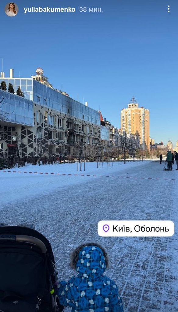 Жена Козловского о ночном обстреле Киева: "Успела закрыть ребенку уши"