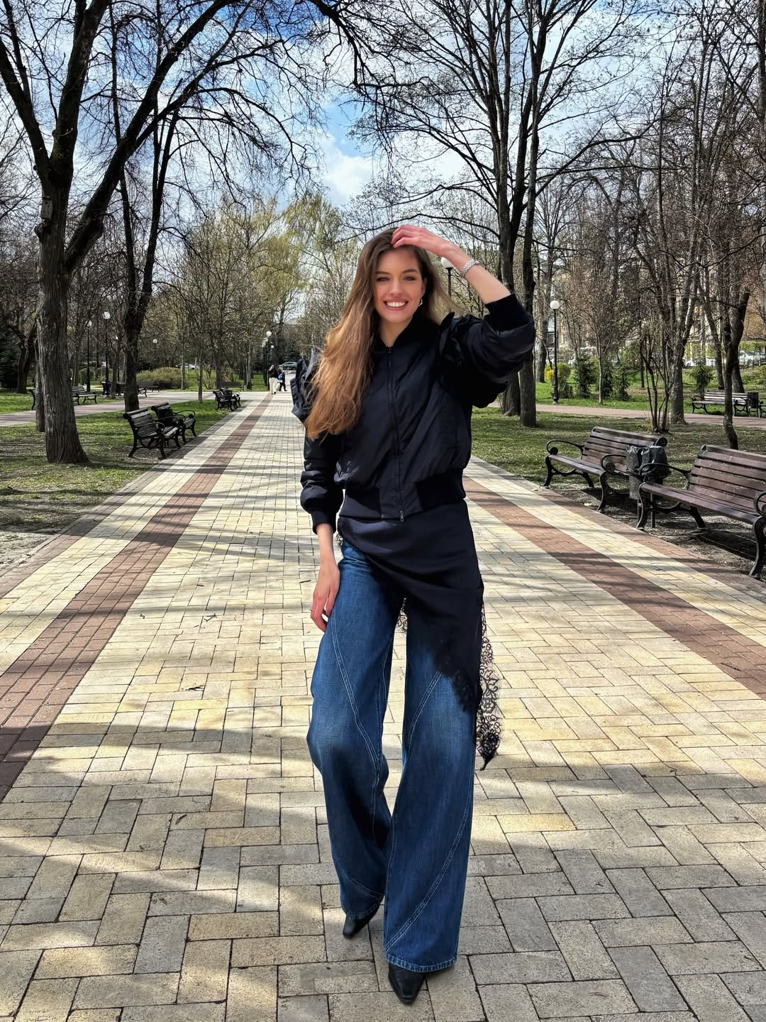 Эти джинсы уже есть в вашем гардеробе: как их носит бывшая Комарова