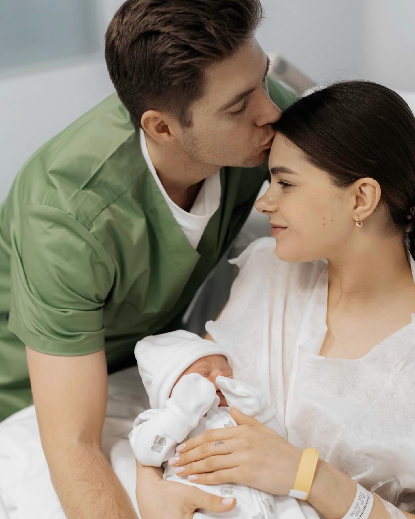 Молодая жена Остапчука похвасталась стройной фигурой в белье через 6 дней после родов (фото)