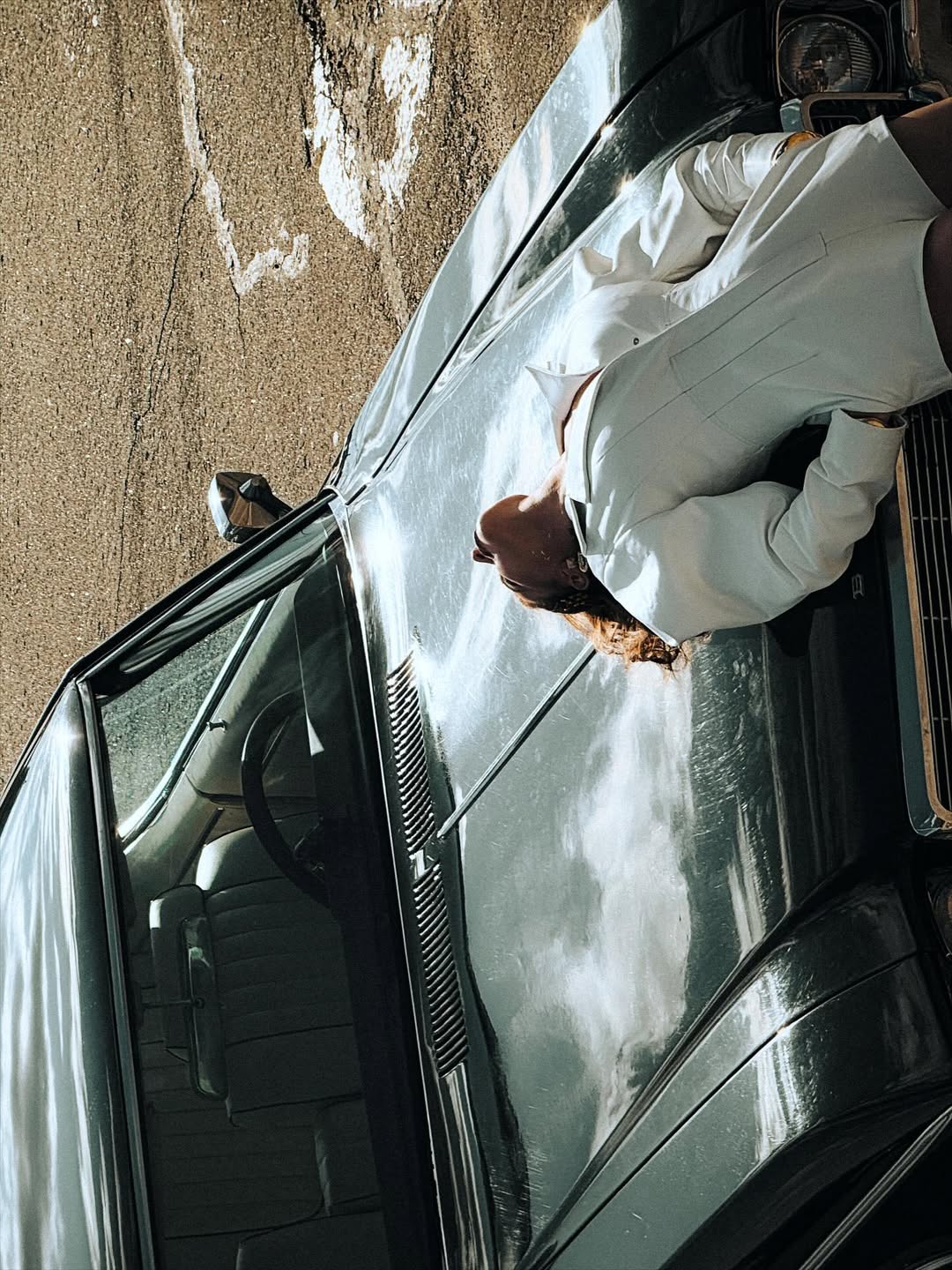 Гламурные 80-е: жена Усика удивила стильным луком в кожаном комбинезоне