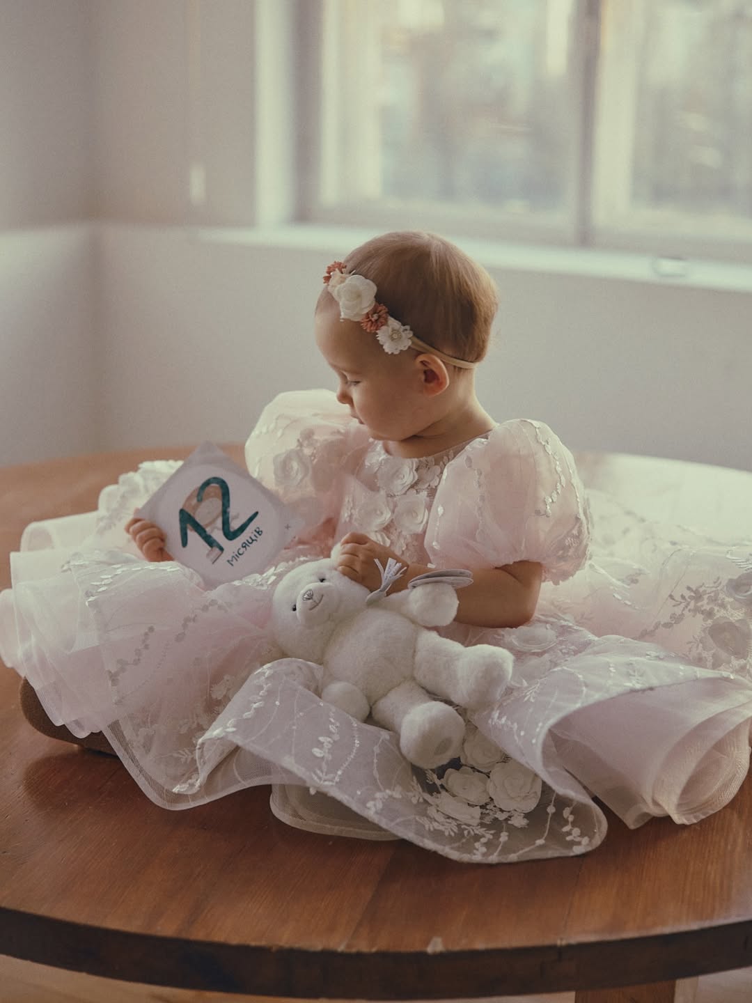 Жена Позитива показала семейные фото с первого дня рождения дочери