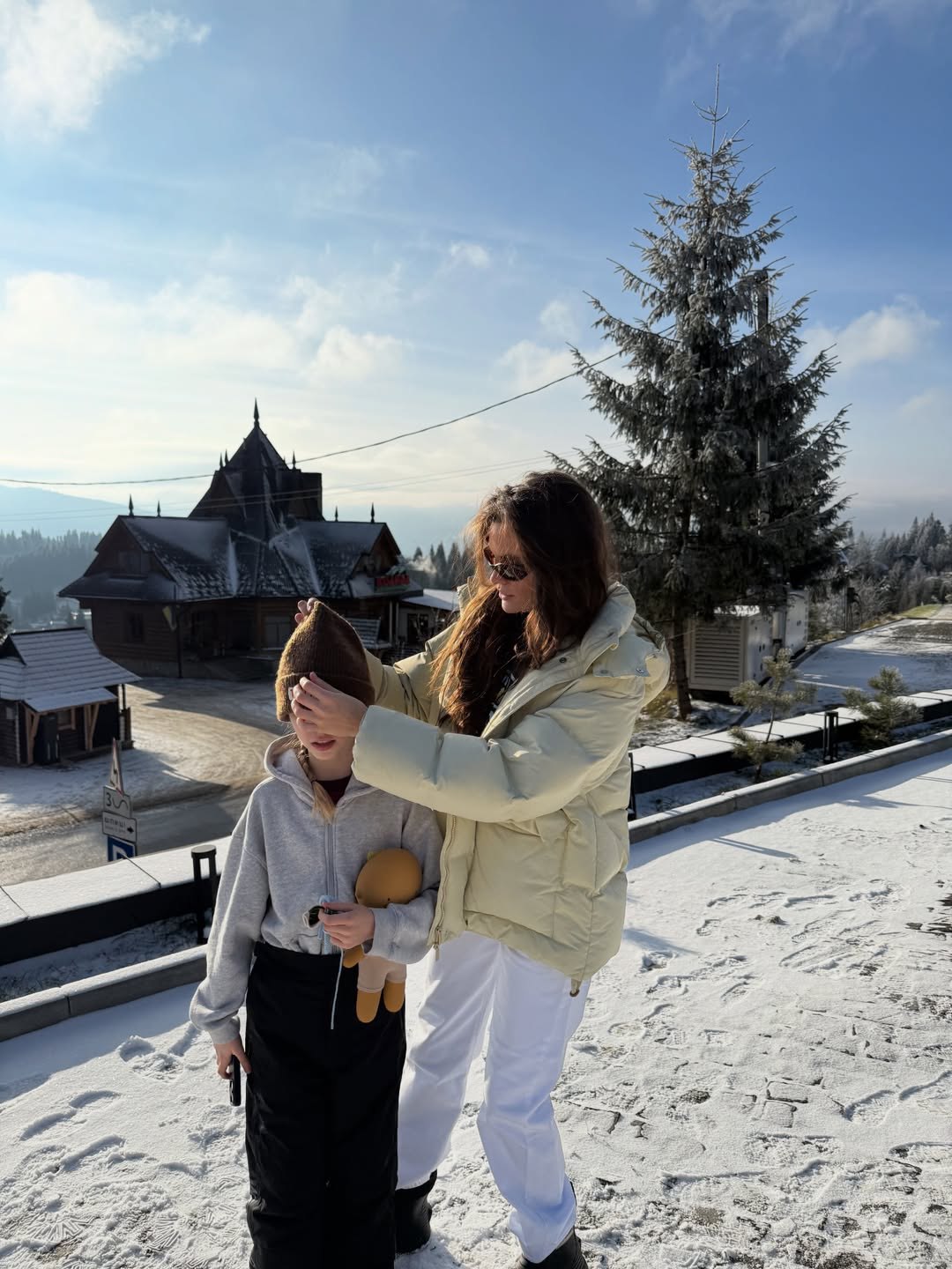 Даша Кацурина показала идеальный пуховик на зиму: стиль и комфорт