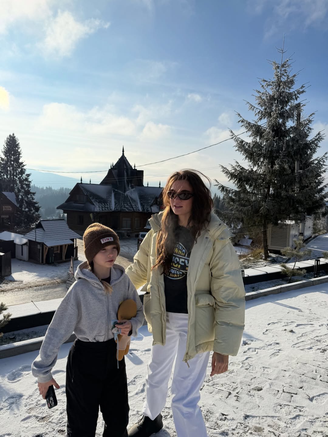 Даша Кацурина показала идеальный пуховик на зиму: стиль и комфорт