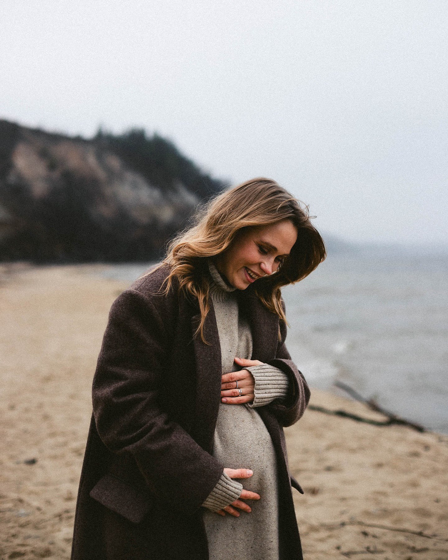 Анна Кошмал показалась с большим животиком на последних месяцах беременности (фото)