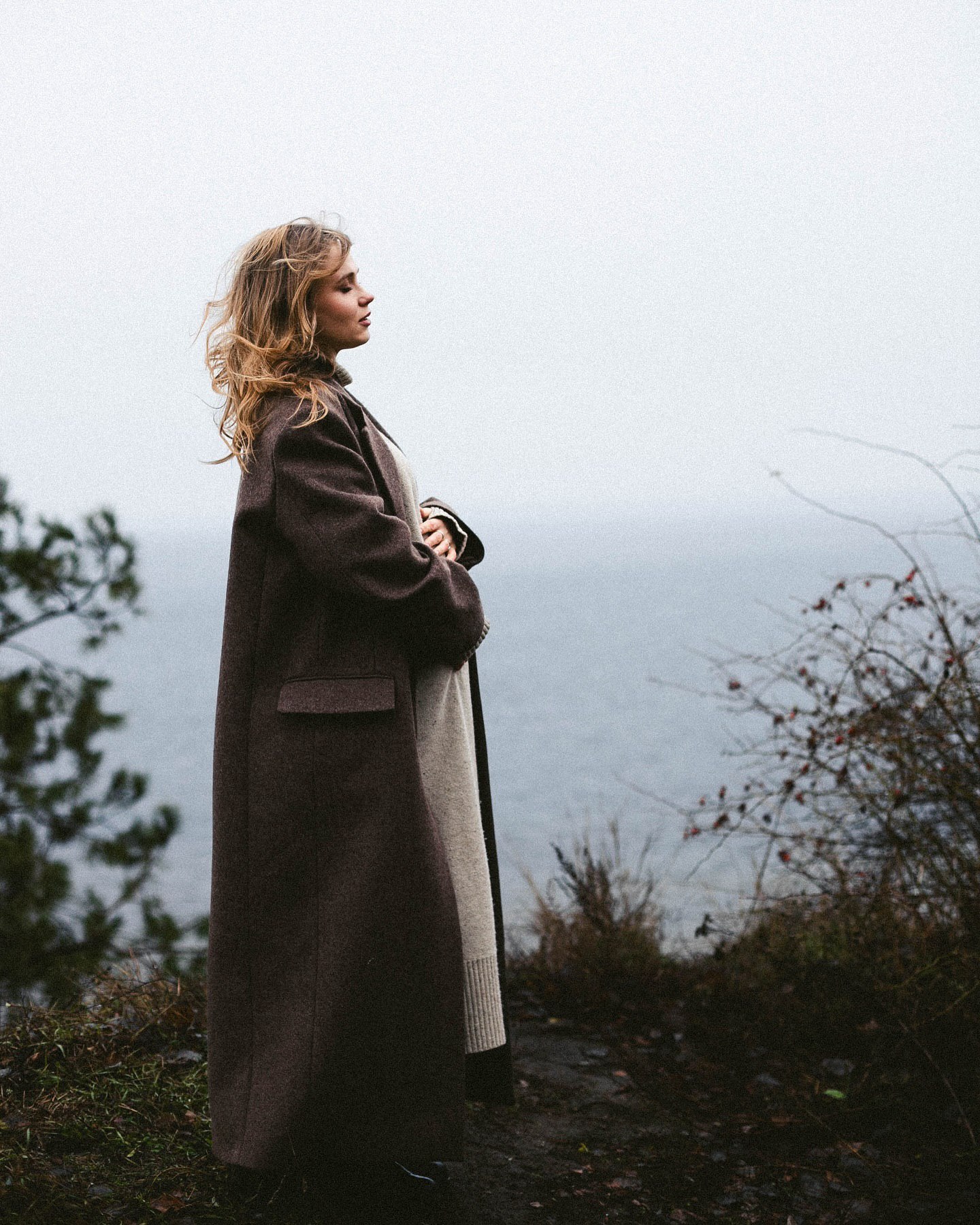 Анна Кошмал показалась с большим животиком на последних месяцах беременности (фото)