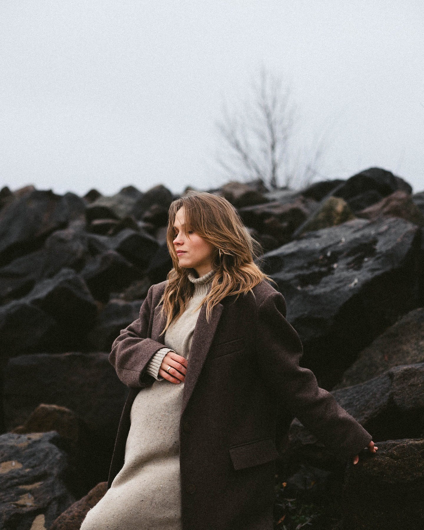 Анна Кошмал показалась с большим животиком на последних месяцах беременности (фото)