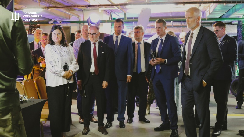 Canada’s PM sees captured Russian weapons and evidence of import dependence in Kyiv