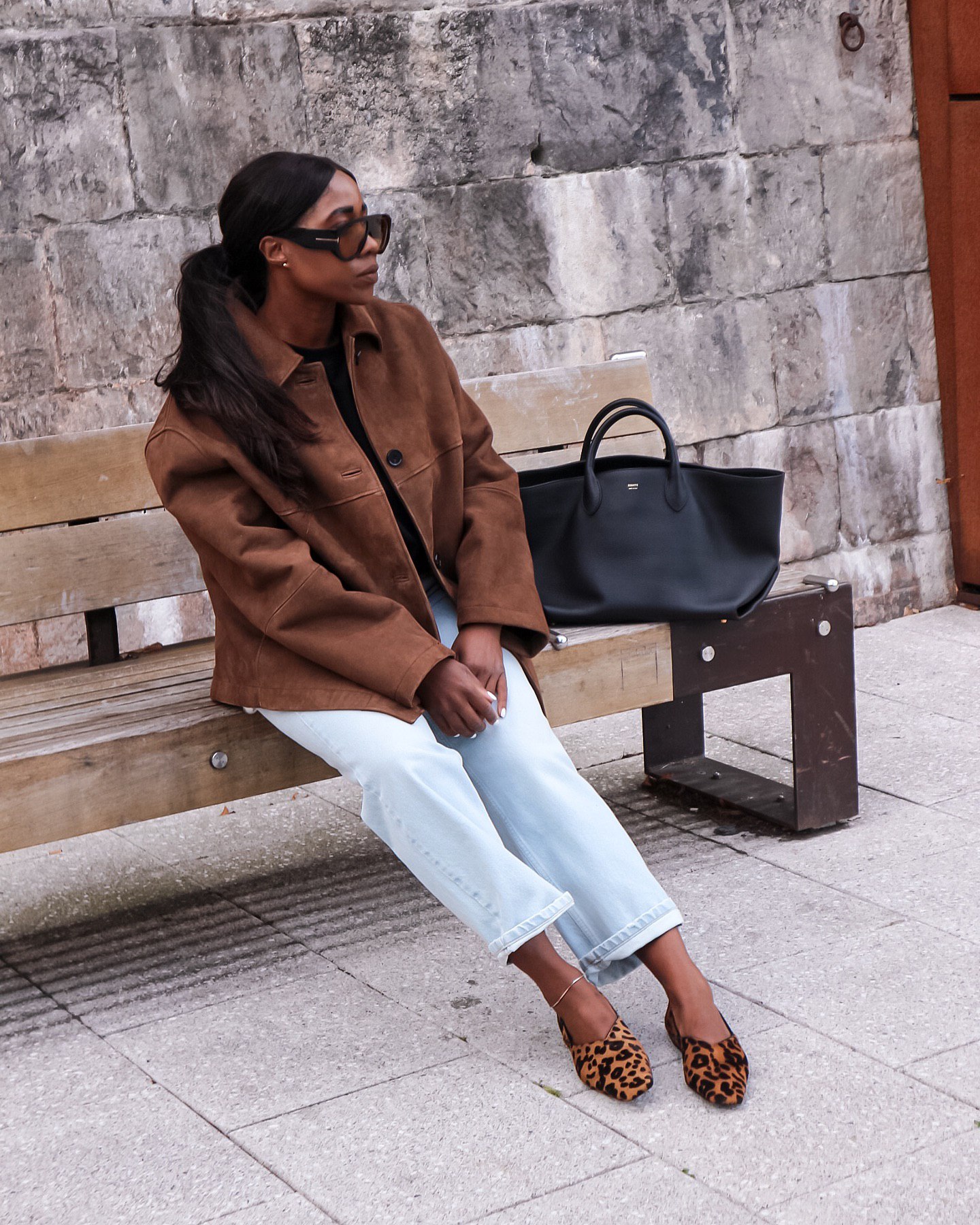 Замша - тренд 2024 року: ідеї стильних образів на осінній сезон