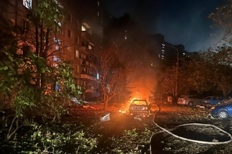 Russia targets homes in Zaporizhzhia, leaving fires and casualties behind