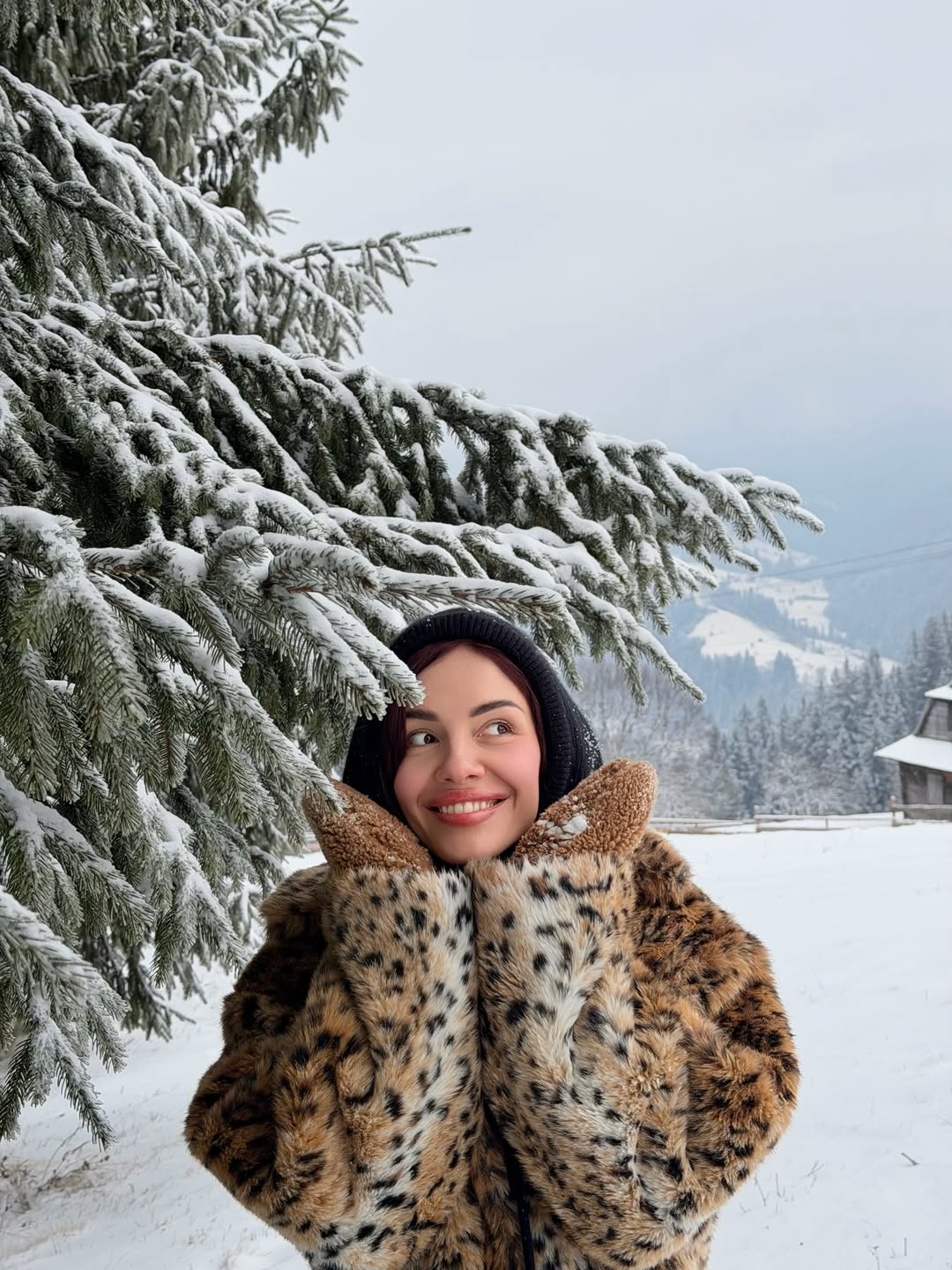 Экошубы на зиму 2026: три разных образа от украинских знаменитостей