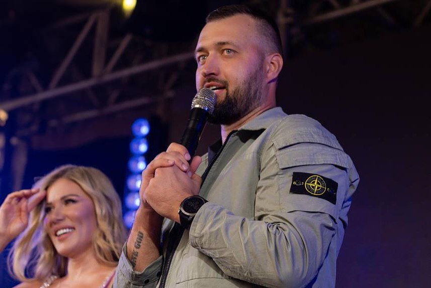 Известная украинская певица впервые за долгое время показалась с мужем-военным