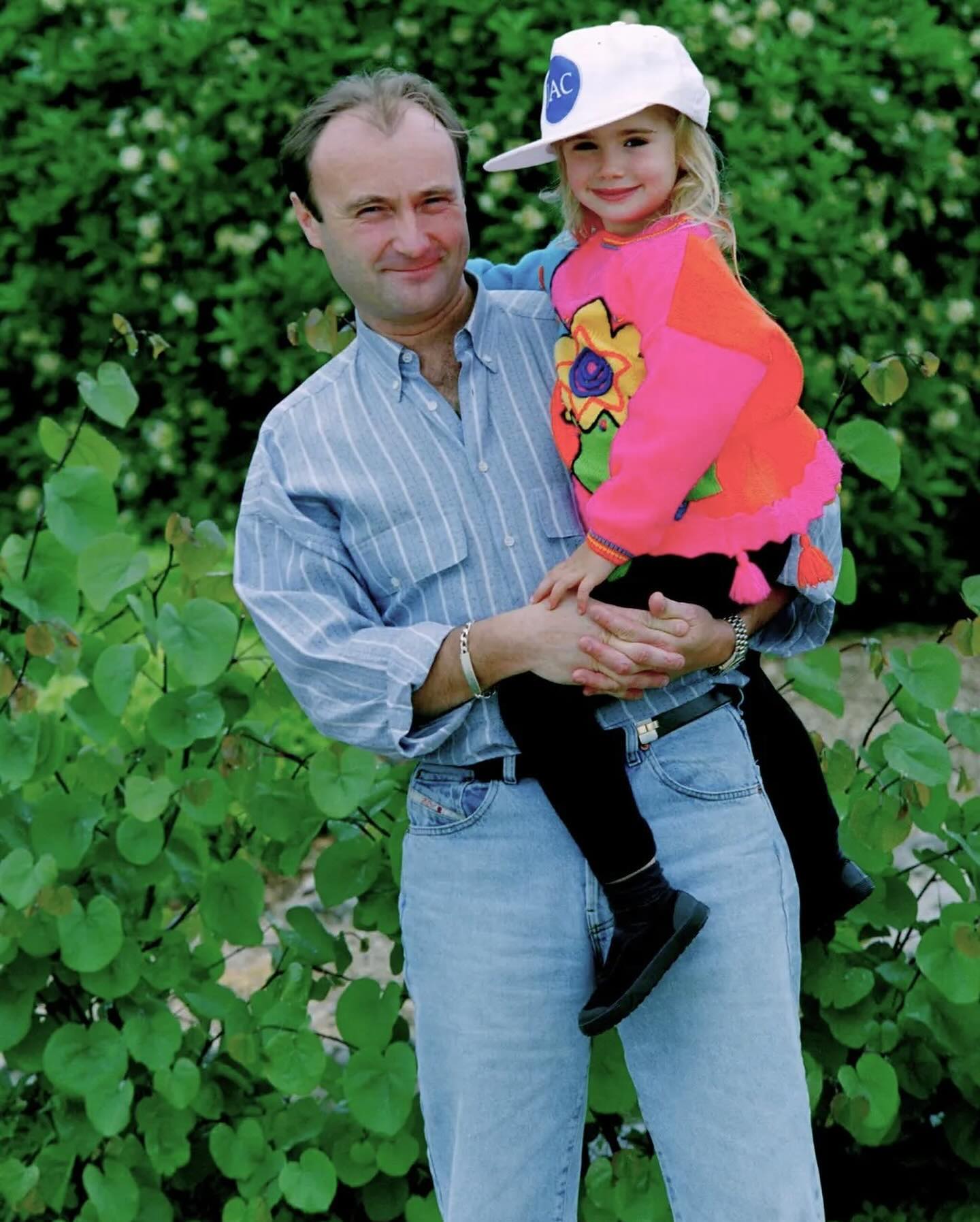 Зустрічалася з Крісом Евансом та підтримала Україну: невідомі факти про зірку &quot;Емілі в Парижі&quot;