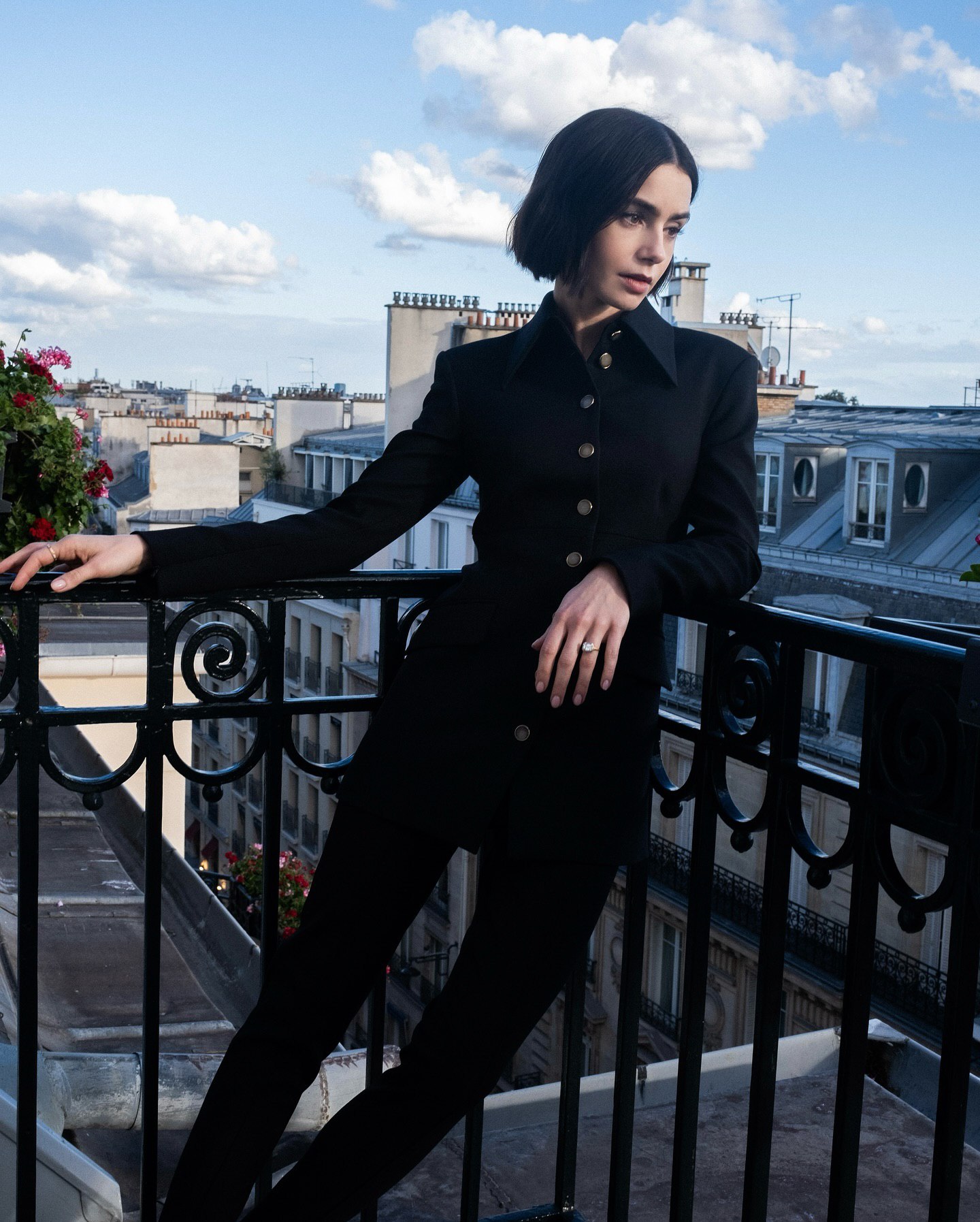 Зустрічалася з Крісом Евансом та підтримала Україну: невідомі факти про зірку &quot;Емілі в Парижі&quot;