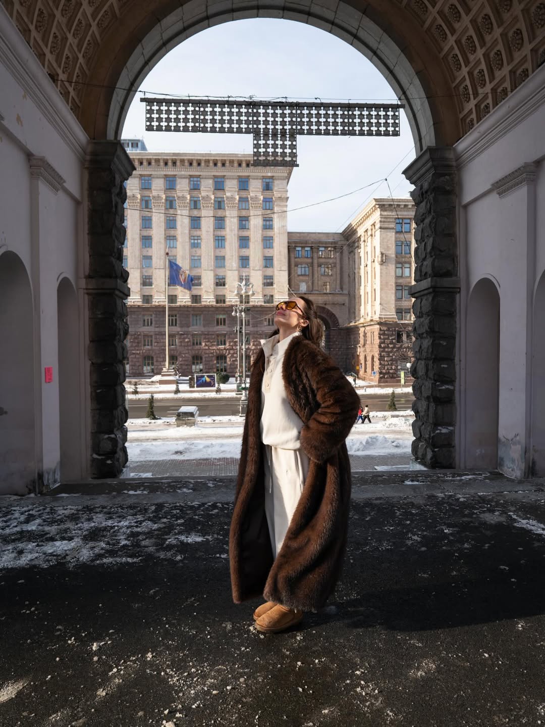 Экошубы на зиму 2026: три разных образа от украинских знаменитостей