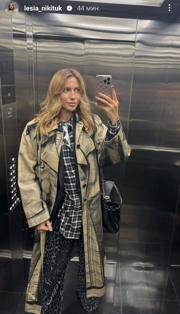Леся Никитюк показала, какой плащ считают главным трендом весны 2025 года
