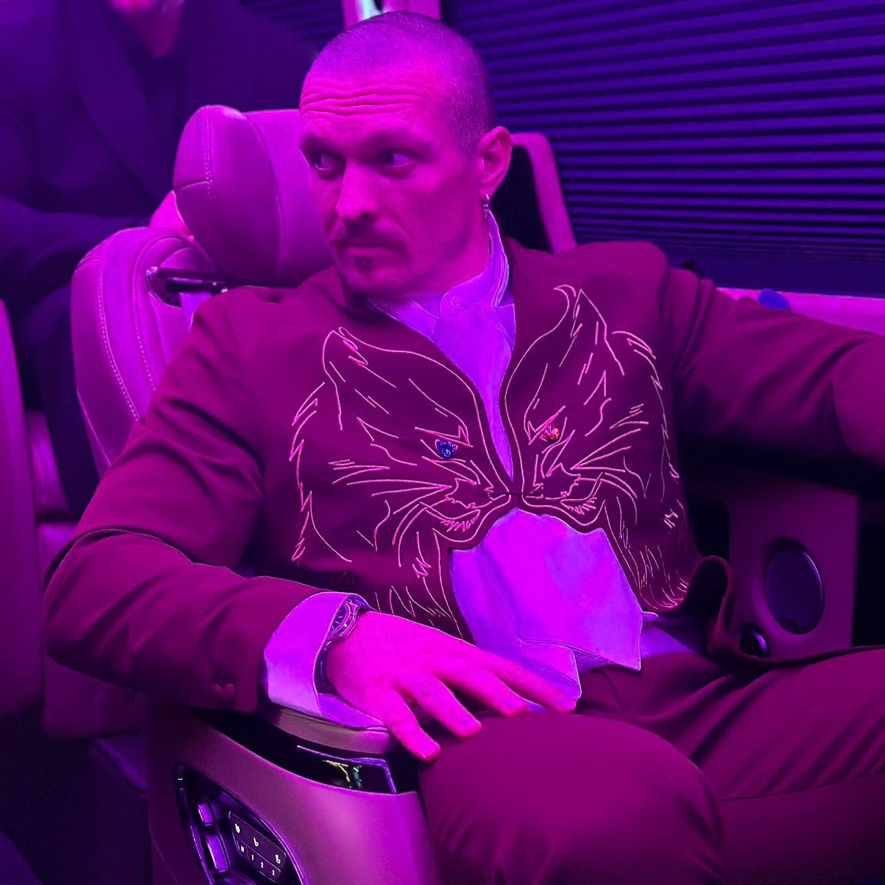 Раскрыт глубокий смысл нового образа Усика: почему он выбрал такой костюм