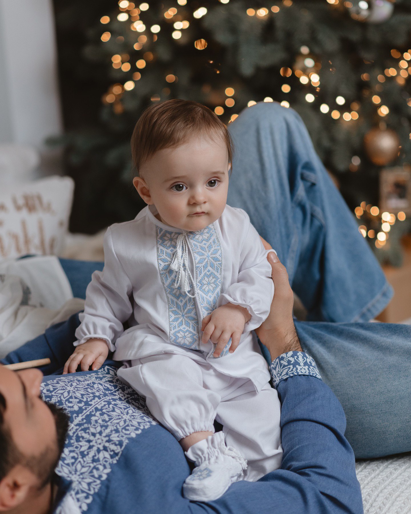 Рождественская сказка: Козловский очаровал атмосферным видео с сынишкой Оскаром и женой