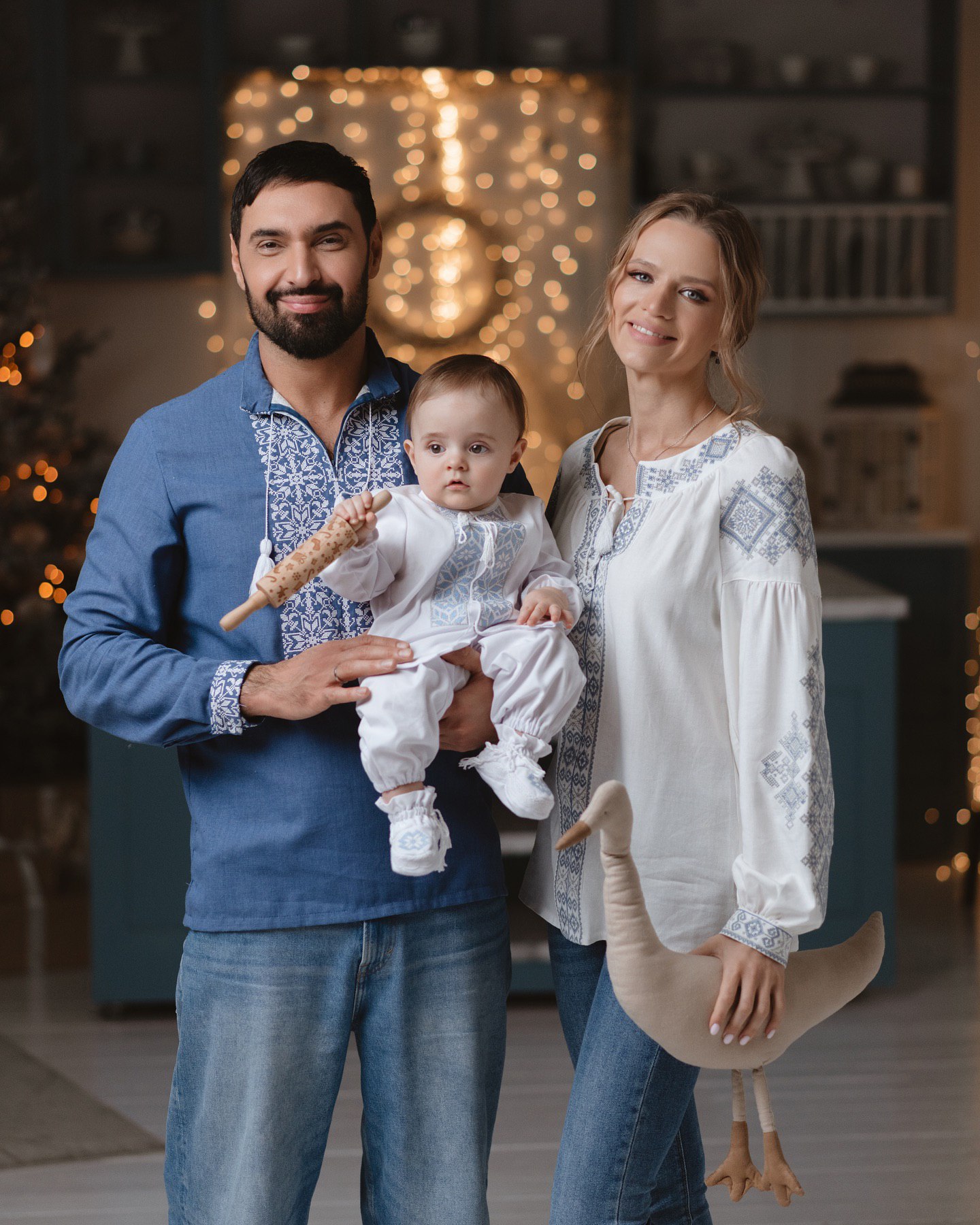 Рождественская сказка: Козловский очаровал атмосферным видео с сынишкой Оскаром и женой