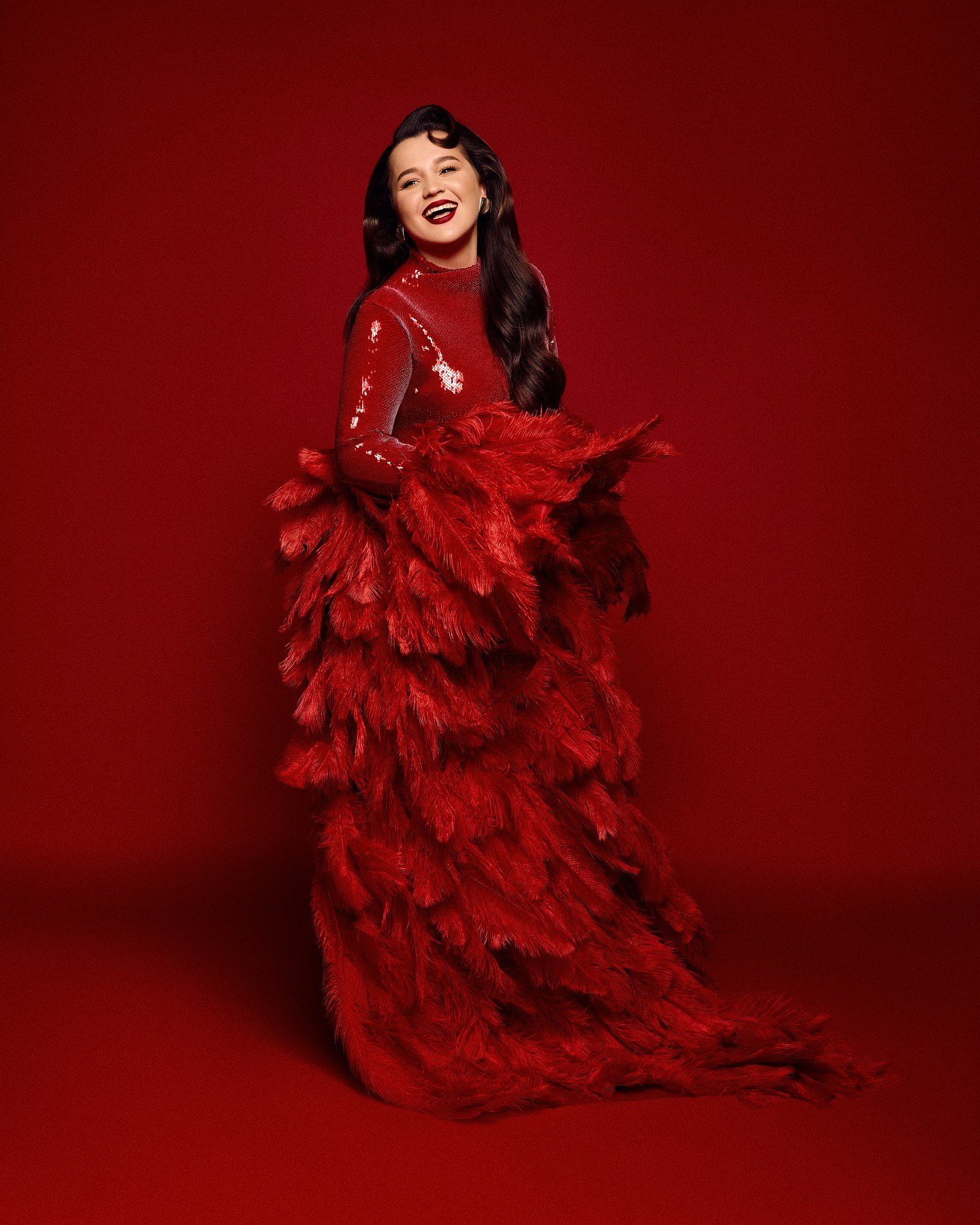 В чем блистать на Рождество и Новый год: Кароль, Ризатдинова, Ребрик и жена Павлика показали праздничные образы