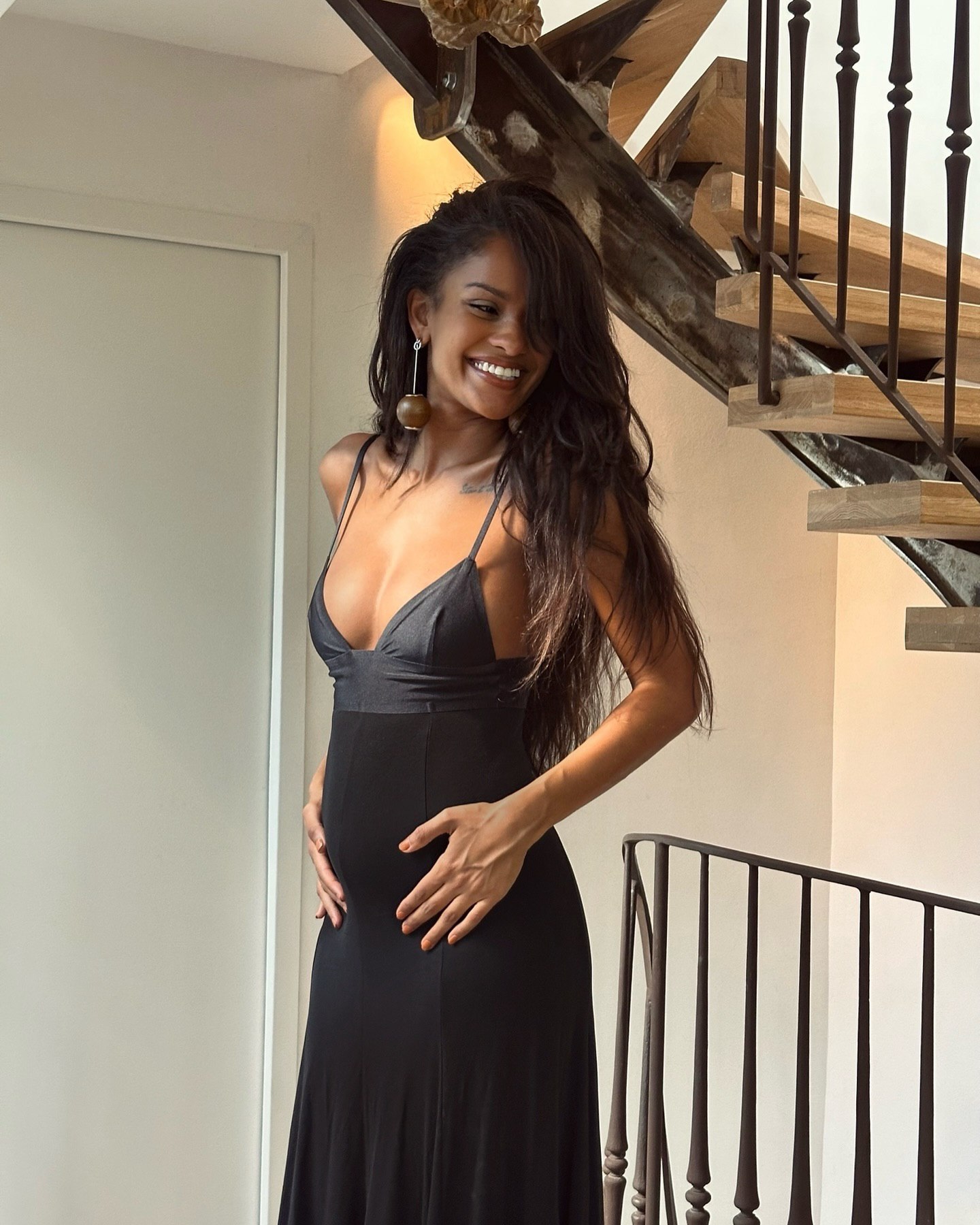 Беременная девушка Венсана Касселя засветила кругленький животик