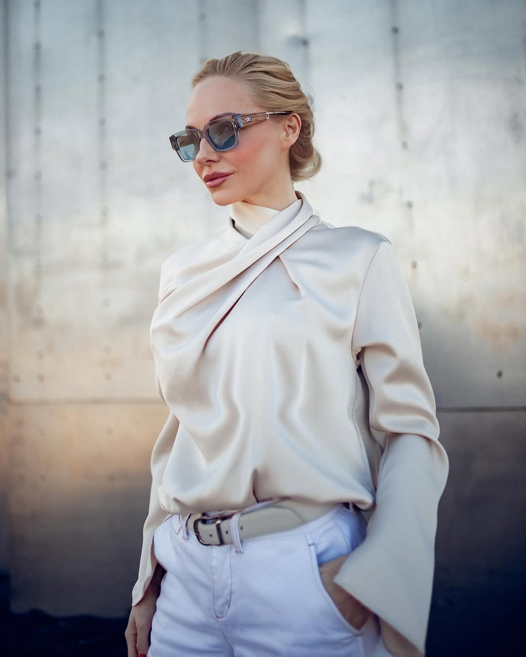 Білі джинси - актуальний тренд 2025 року: як їх носять українські знаменитості