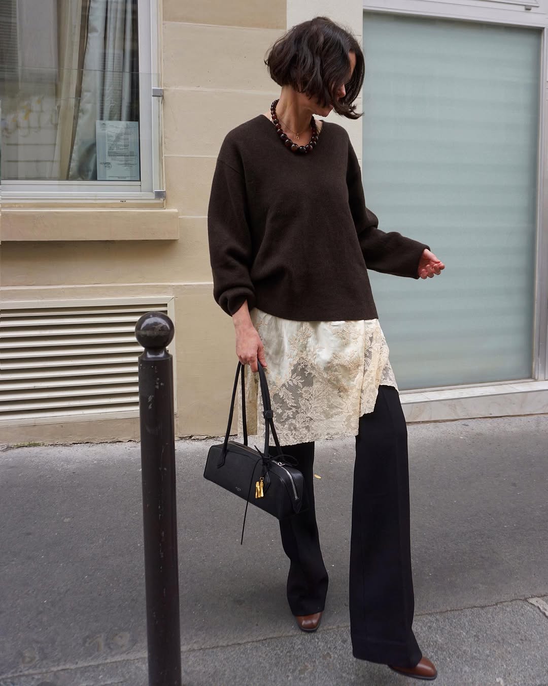 Как носить прозрачную юбку поверх штанов: интересная идея стилизации на весну 2025