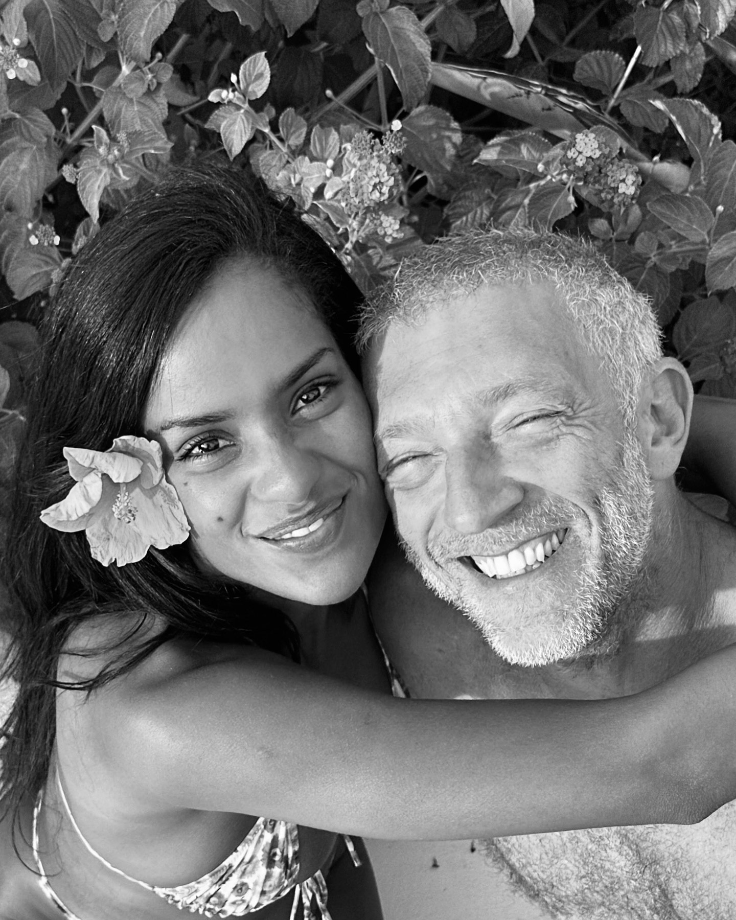 57-летний Венсан Кассель снова станет отцом: фото беременной возлюбленной актера