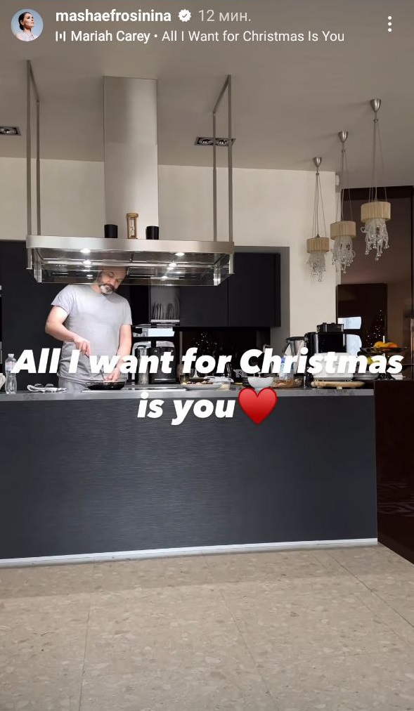 Главный подарок на Рождество: Ефросинина впервые за долгое время воссоединилась с мужем-военным