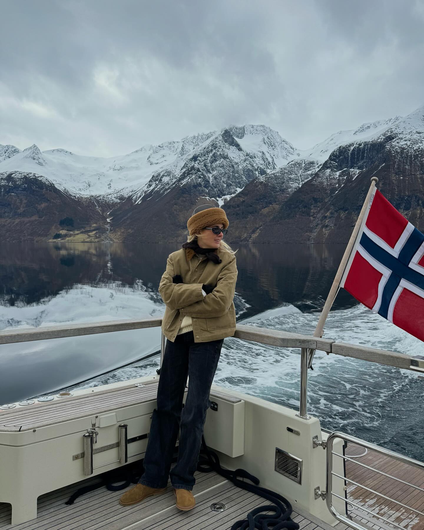 Що носити восени: модні образи з укороченим тренчем та шкіряною курткою