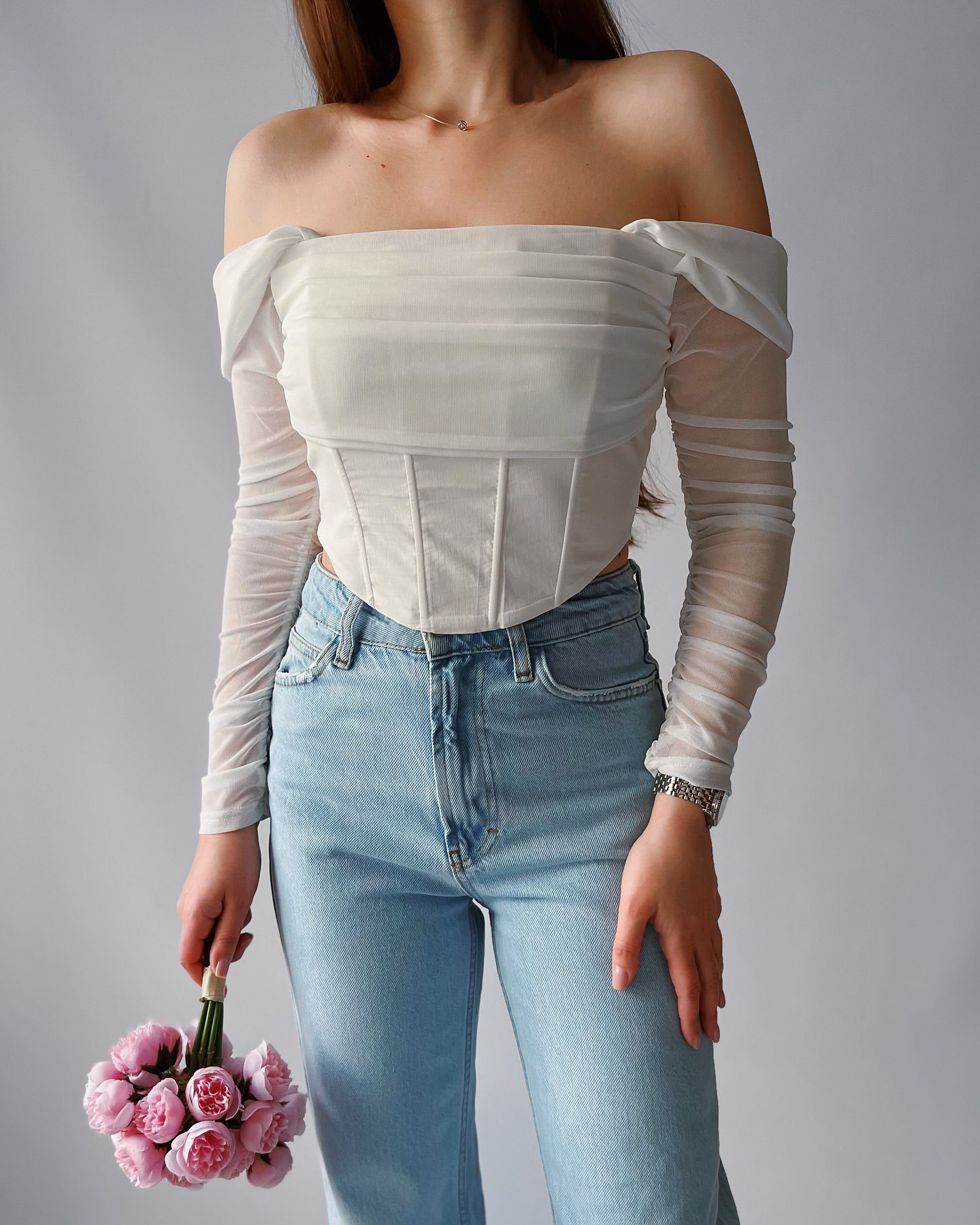 В чем встречать Новый год 2025: Джамала, бывшая Остапчука и жена Решетника показали образы с джинсами