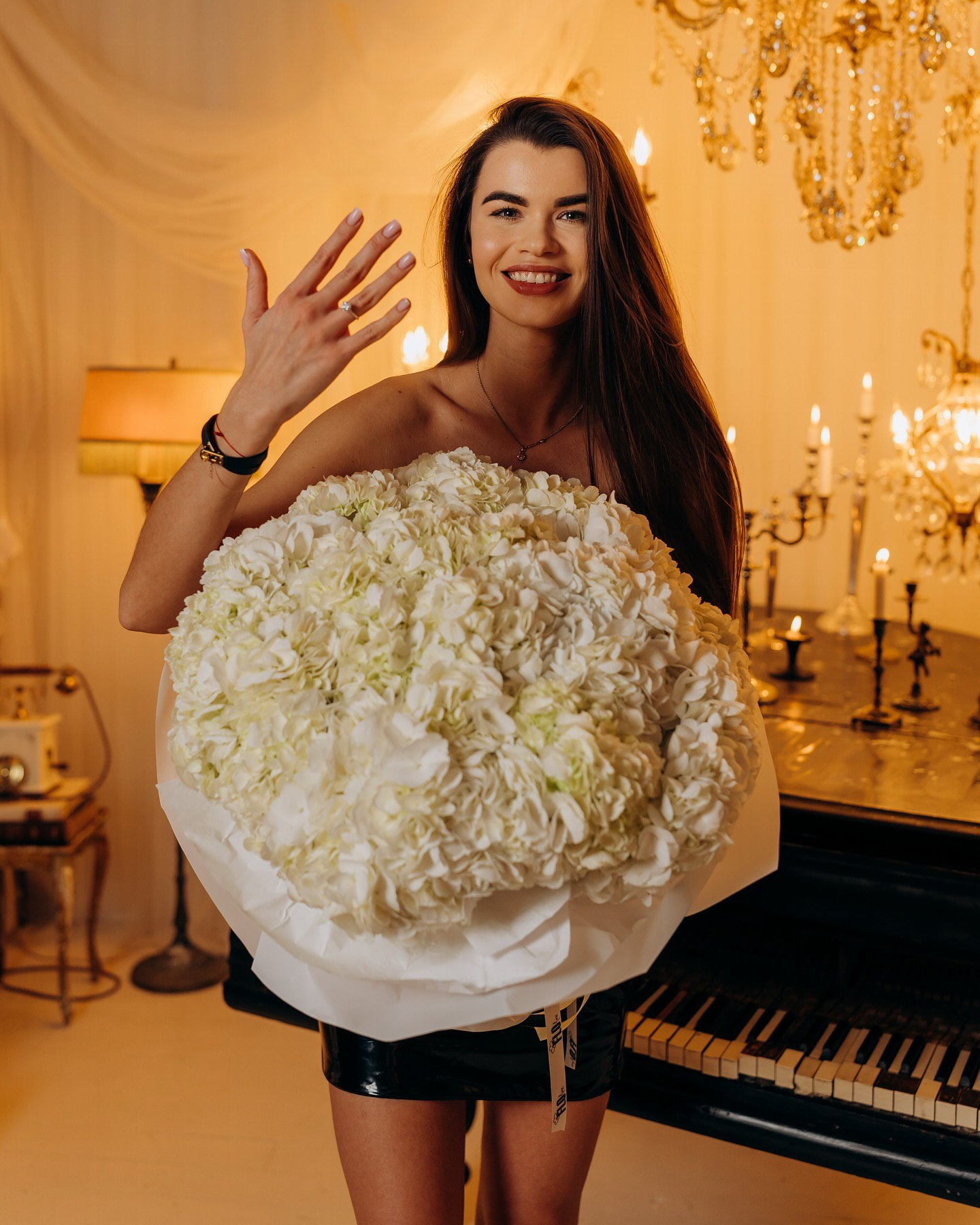 Зірка &quot;Холостяка&quot; виходить заміж: романтичні фото з коханим