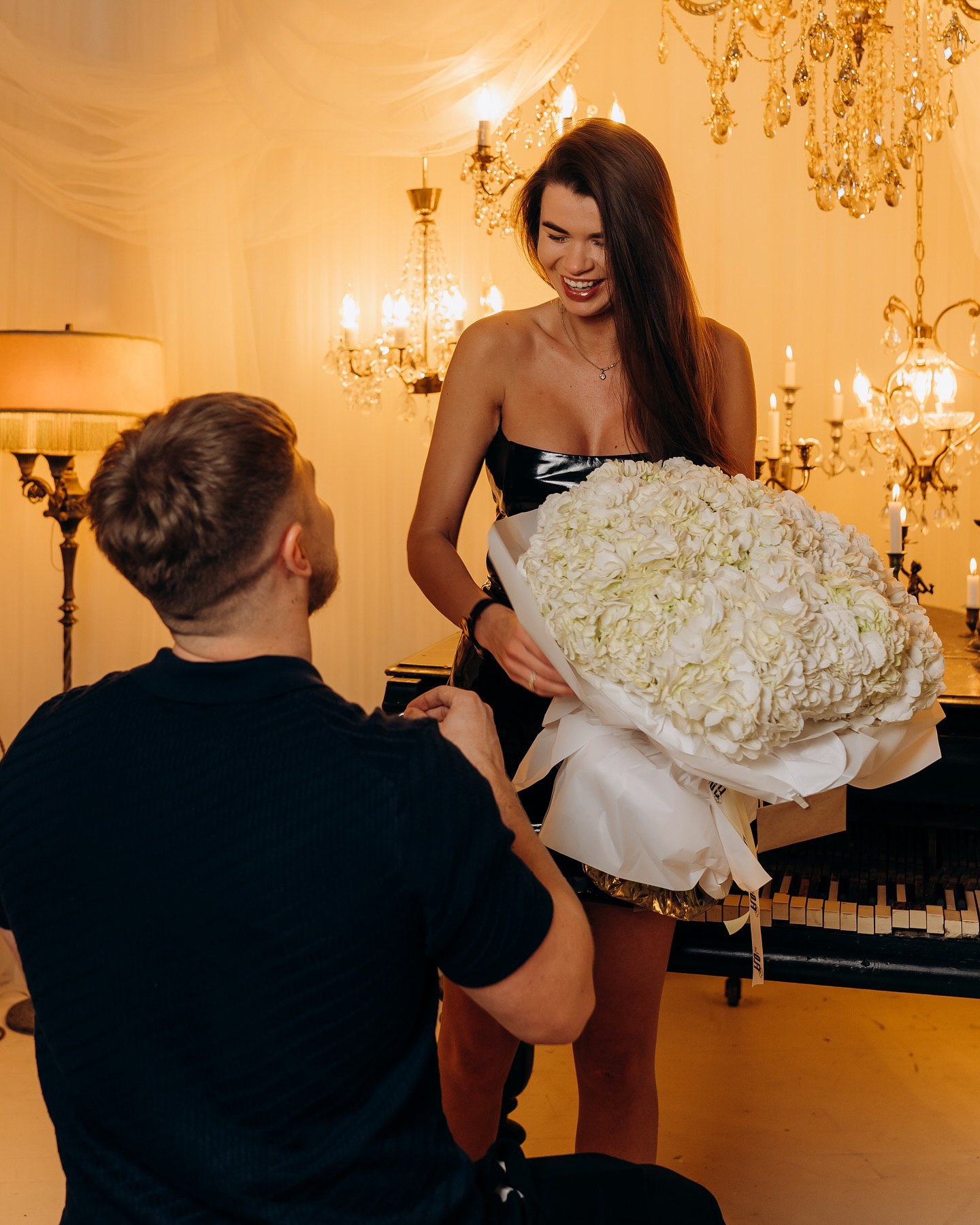 Зірка &quot;Холостяка&quot; виходить заміж: романтичні фото з коханим