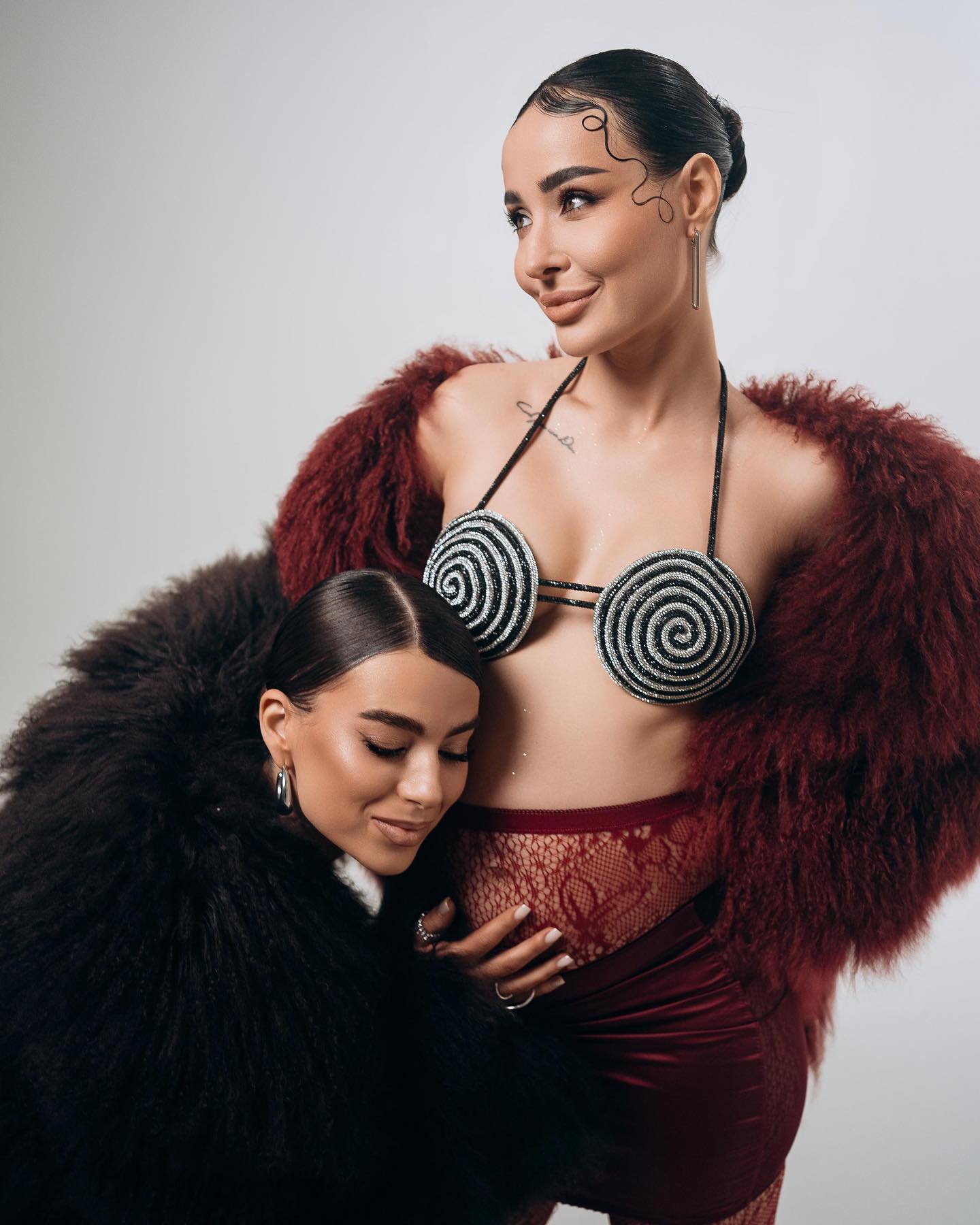 Зірка &quot;Голосу країни&quot; вперше стане мамою: фото з животиком