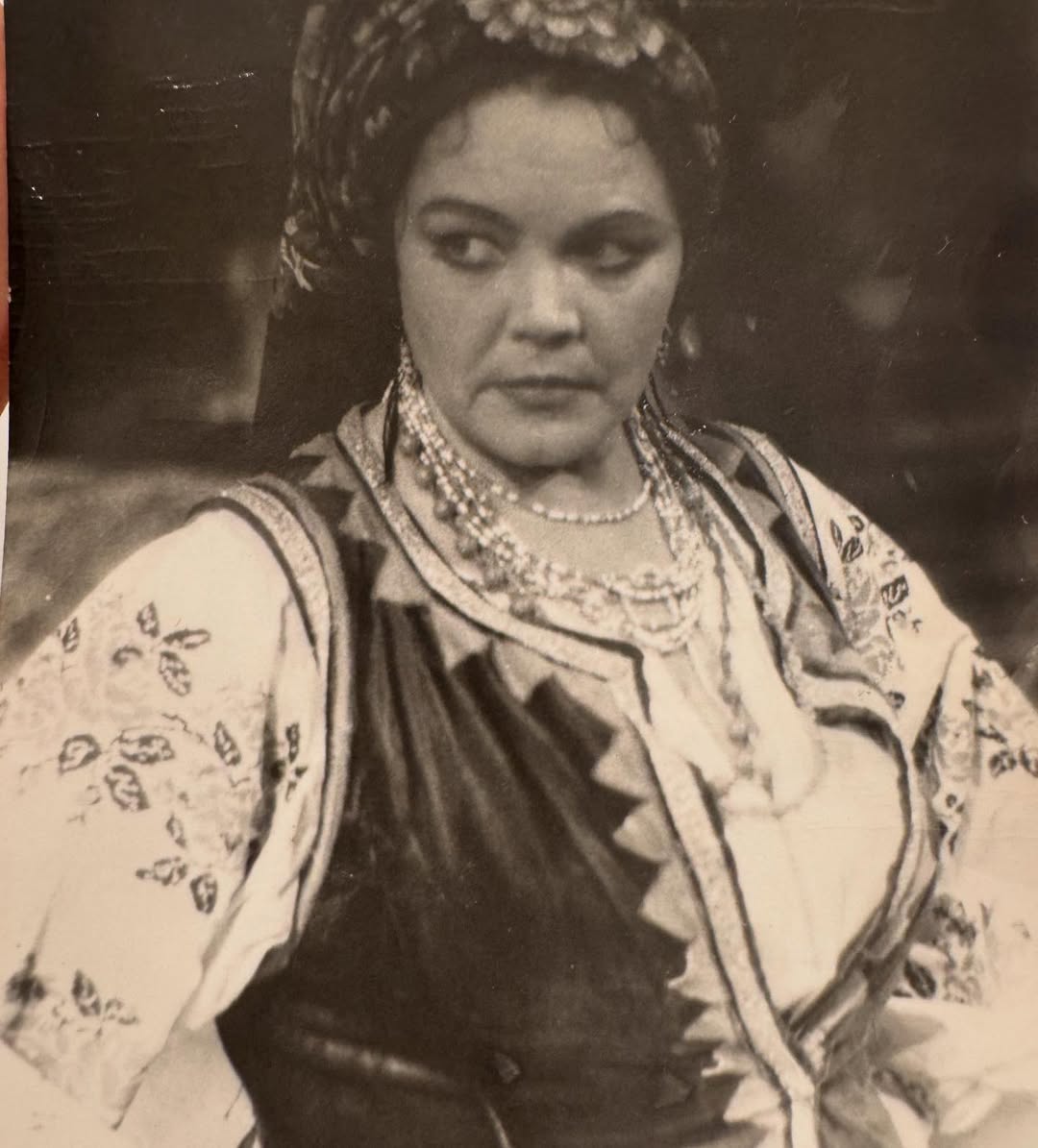 Сумская поделилась архивными фото мамы: как выглядела Анна Ивановна в молодости