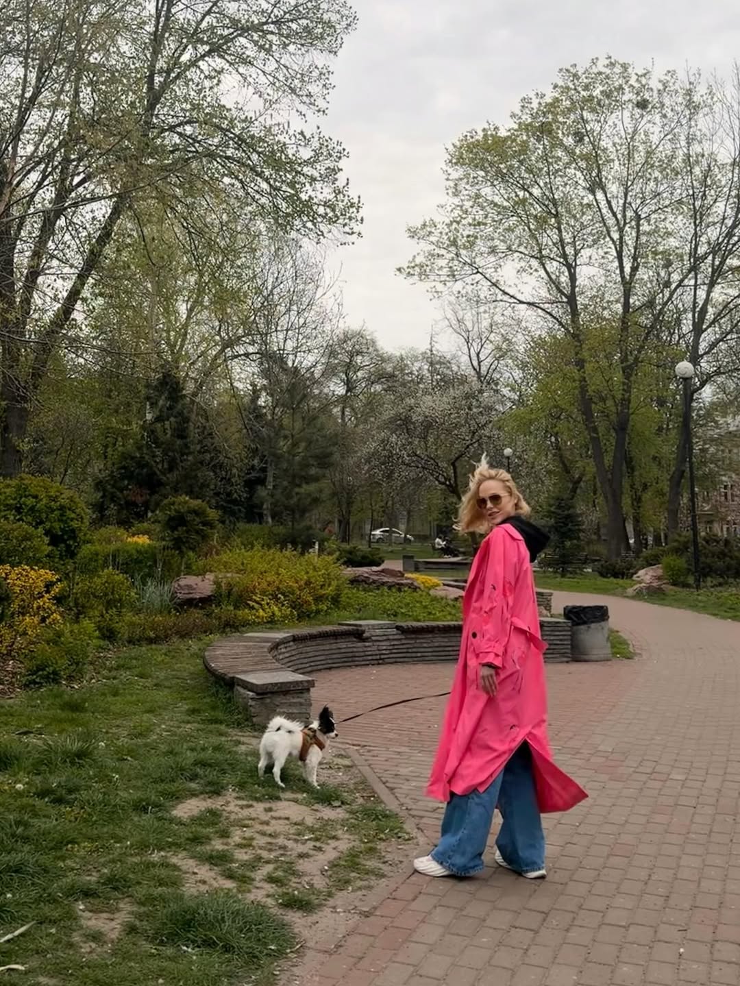 Яркий тренч - must-have на весну 2026: как его носит Даша Трегубова